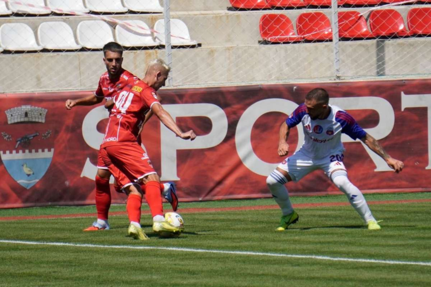 A inceput Liga 2 CS Dinamo pierde acasa Steaua castiga greu