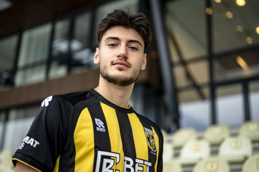 Adrian Mazilu se intorce in SuperLiga Acord Dinamo Brighton