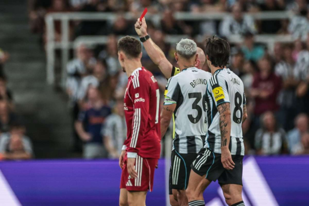 Anthony Gordon de la Newcastle isi cere scuze pentru cartonasul rosu