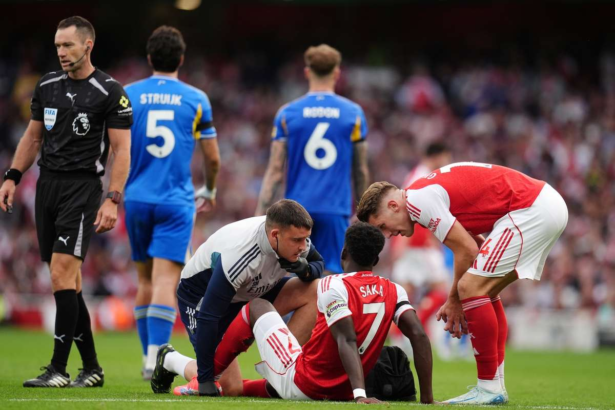 Arsenal pierde pe Bukayo Saka o luna din accidentare