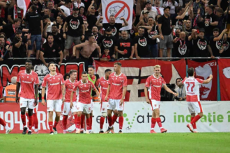 Dinamo termina meciul cu UTA in 9 jucatori Abdallah a marcat