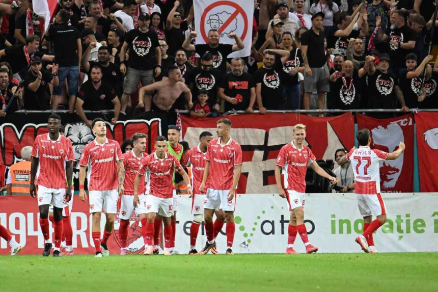 Dinamo termina meciul cu UTA in 9 jucatori Abdallah a marcat