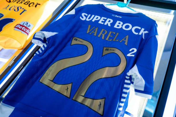 FC Porto ii aduce un omagiu lui Jorge Costa