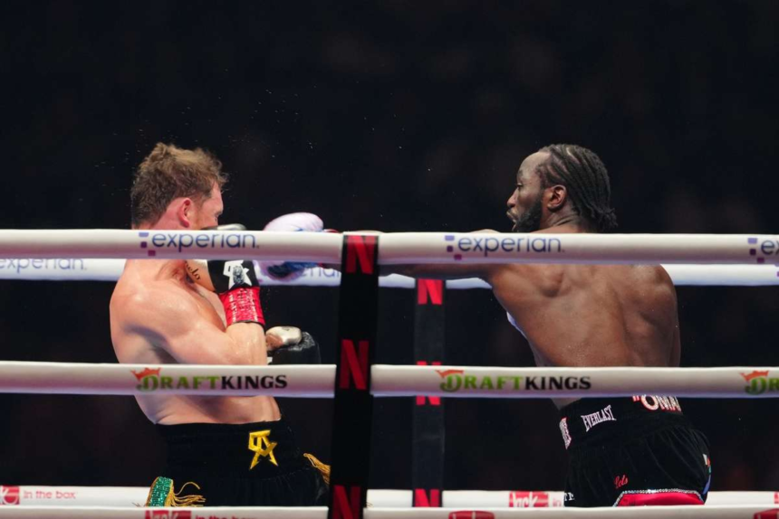 Crawford l a invins pe Alvarez si e campion la a treia categorie