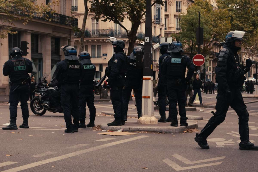 Incidente la Paris fani retinuti inainte de PSG
