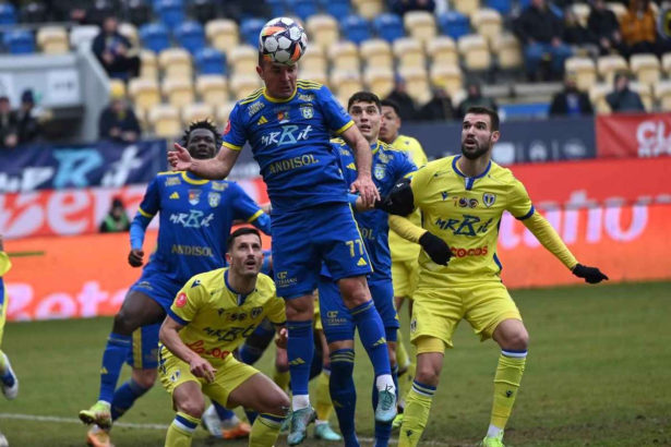 Petrolul se lupta la Slobozia pentru salvare Unirea vrea play off