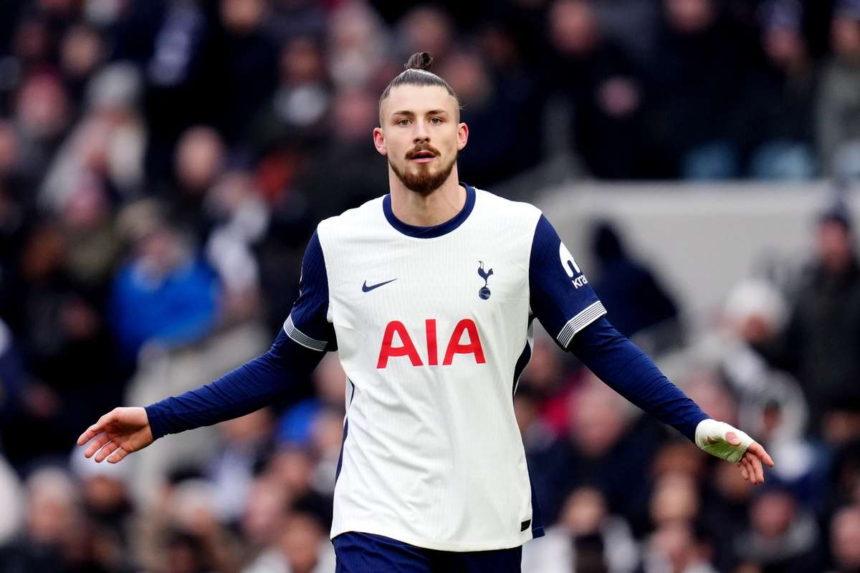 Radu Dragusin exclus de Tottenham din echipa