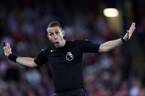 Scandal imens fost arbitru din Premier League acuzat