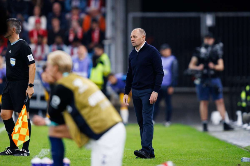 Si a dat demisia dupa cea mai mare infrangere imi cer scuzel