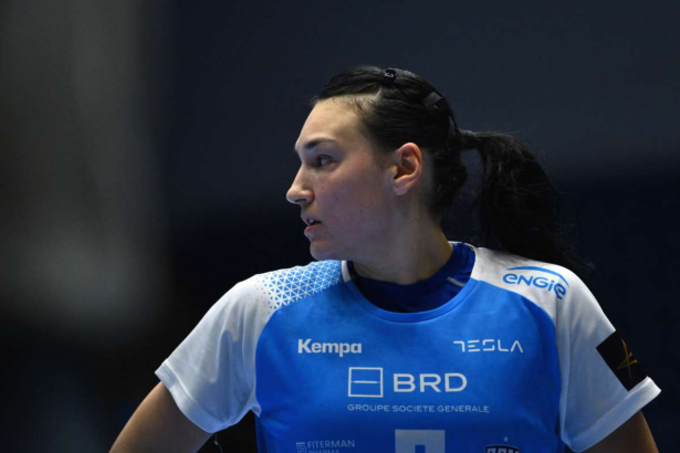 Singurul sportiv roman urmarit de Cristina Neagu