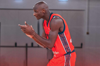 CSM Oradea si CS Valcea au castigat clar la debut