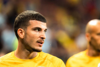 VIDEO Incredibil Valentin Mihaila a marcat din mijlocul terenului